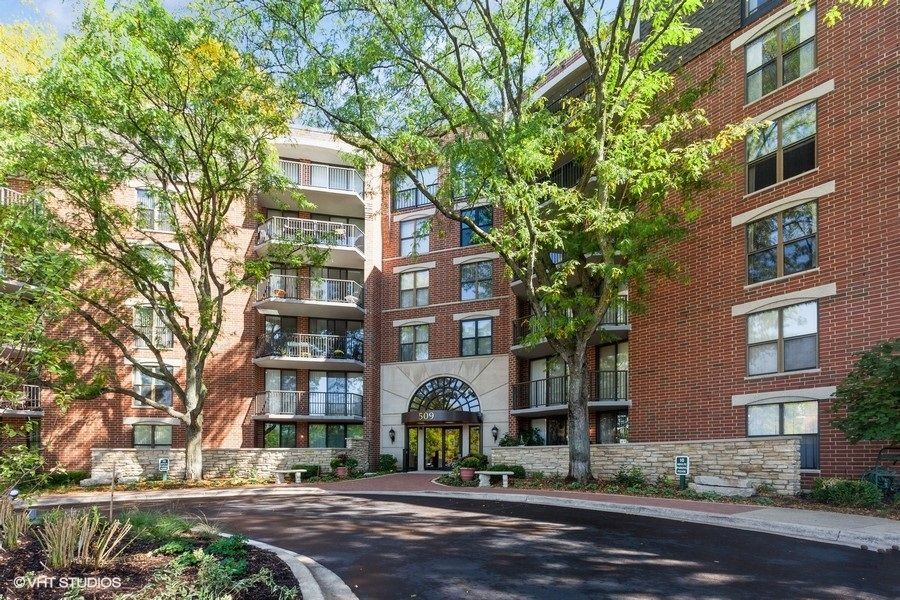 509 Aurora Avenue #202 — Naperville, IL 60540