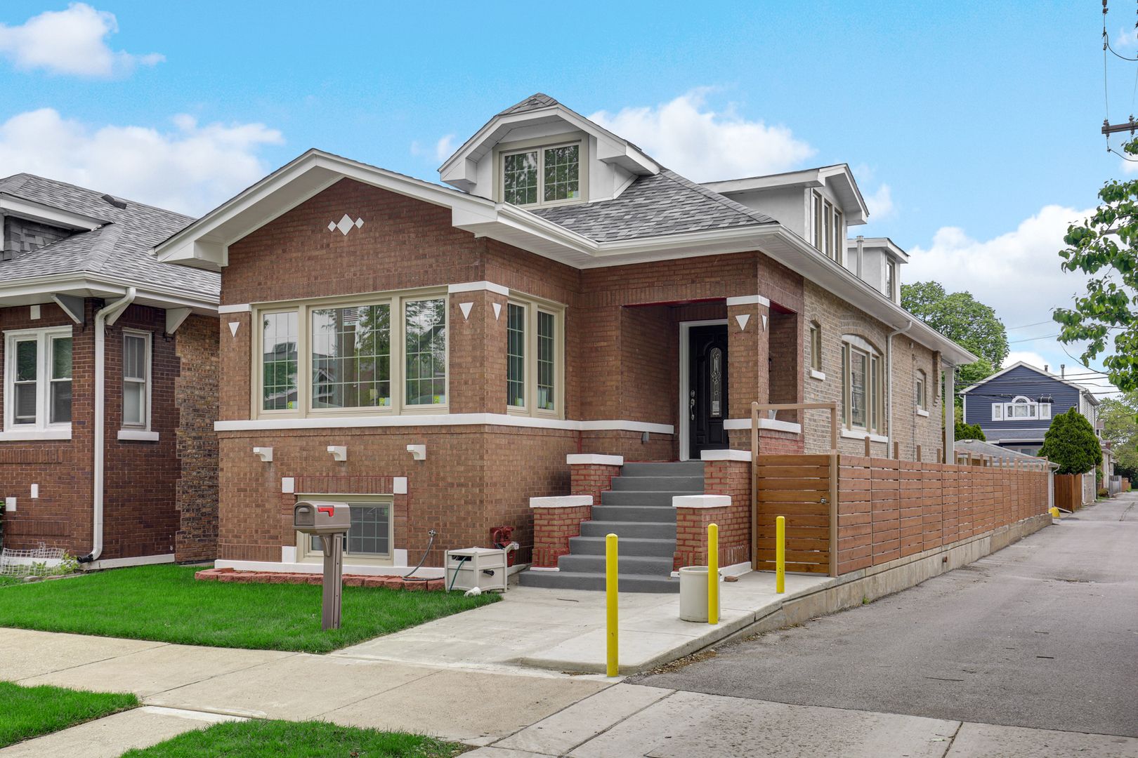 4915 N Kostner Avenue — Chicago, IL 60630