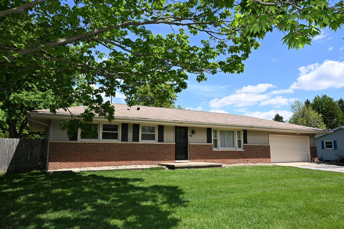 49 6th Street, El Paso, IL 61738