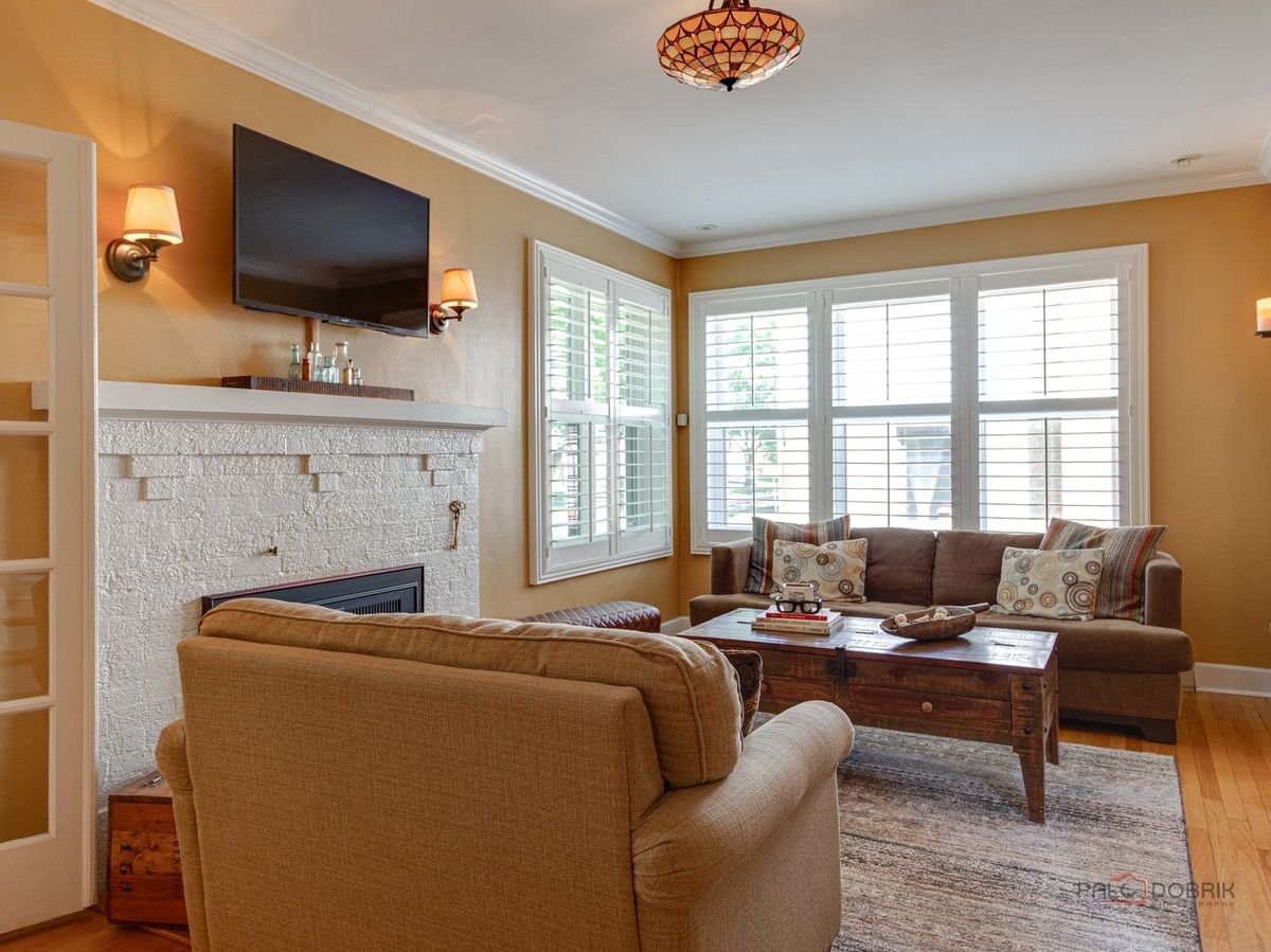 805 S Mitchell Avenue, Arlington Heights, IL 60005