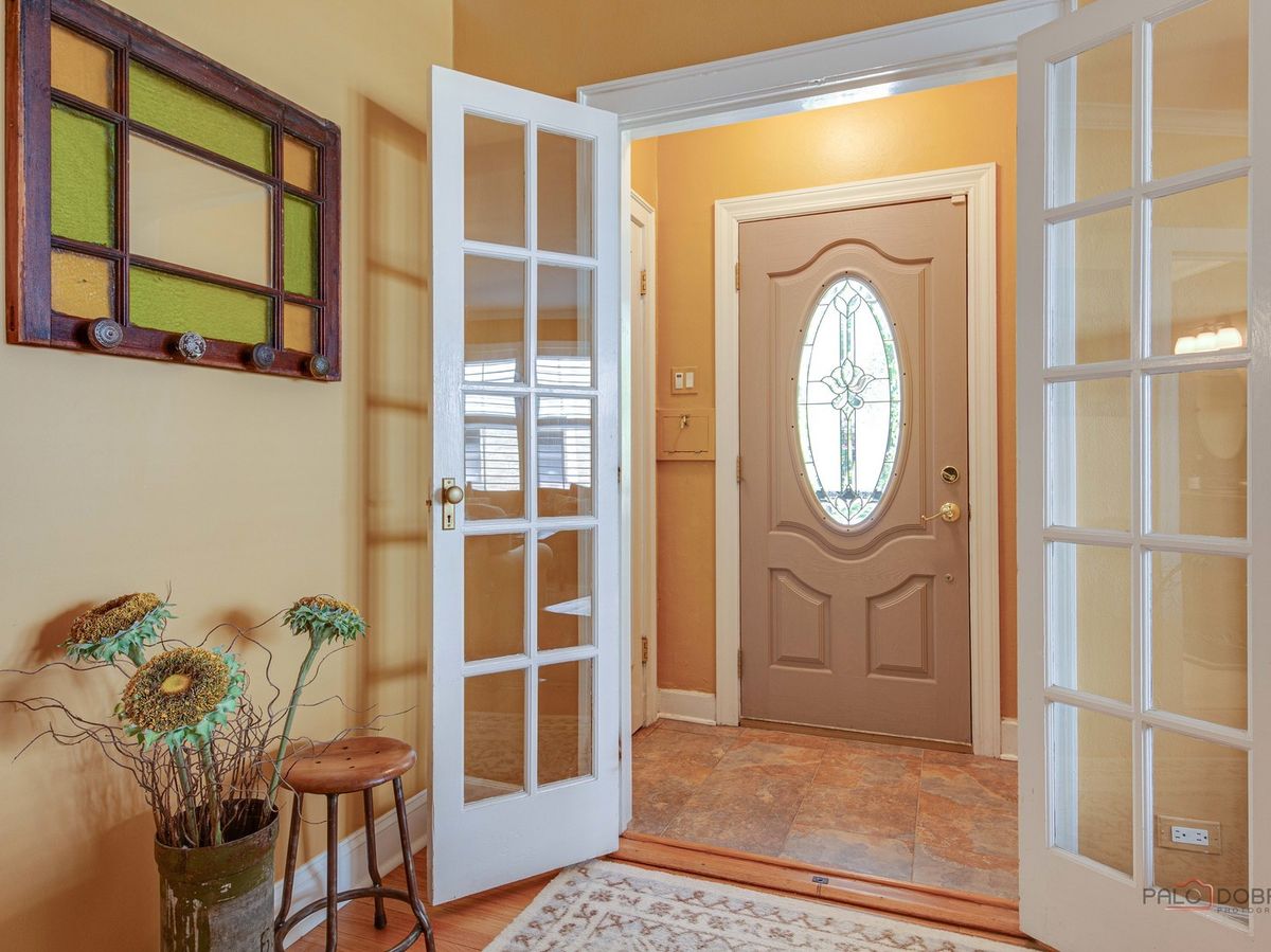 805 S Mitchell Avenue, Arlington Heights, IL 60005