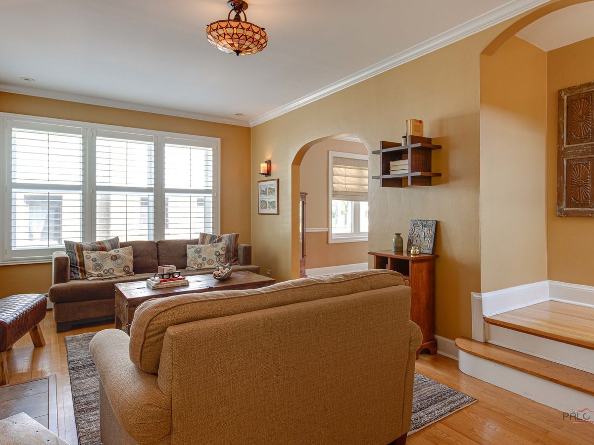 805 S Mitchell Avenue, Arlington Heights, IL 60005