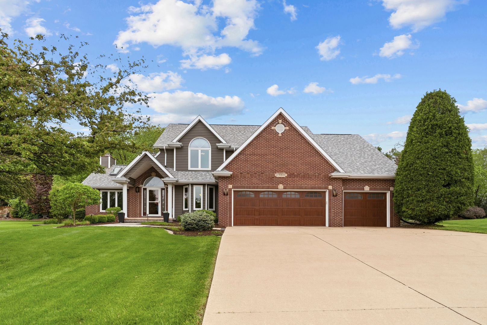 4986 Foxborough Court — Bettendorf, IA 52722