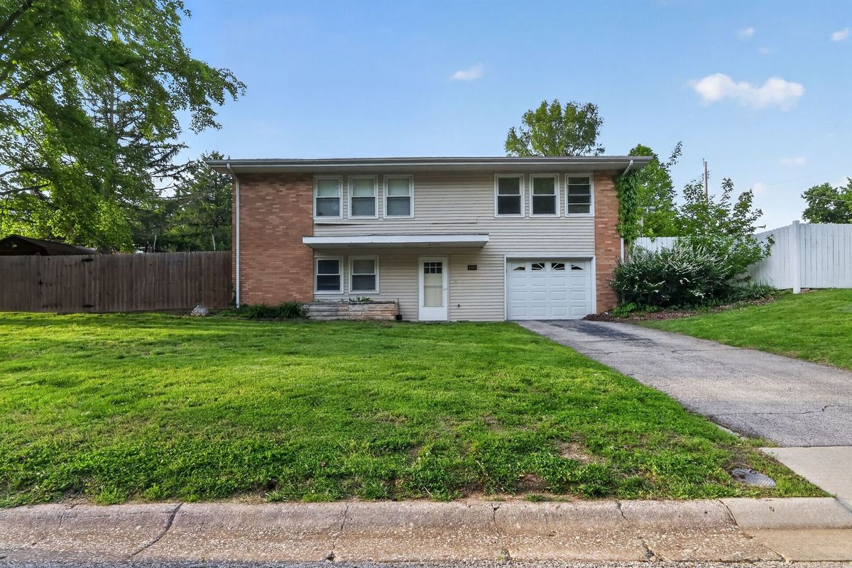 4900 Hill Drive, Godfrey, IL 62035