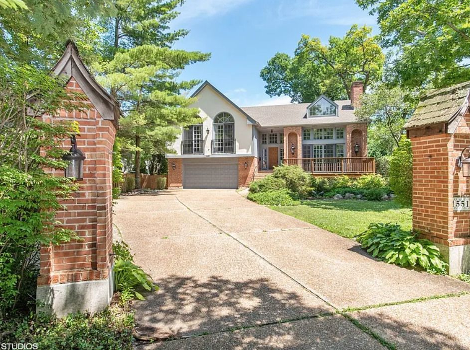 1551 Edgewood Road, Lake Forest, IL 60045