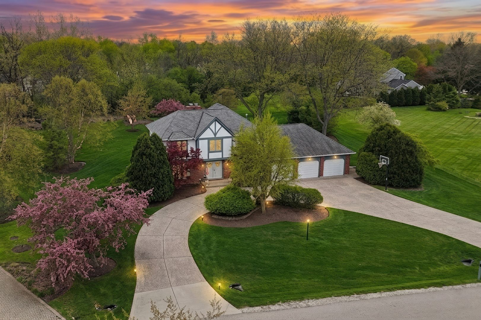 1525 Saratoga Court — Libertyville, IL 60048