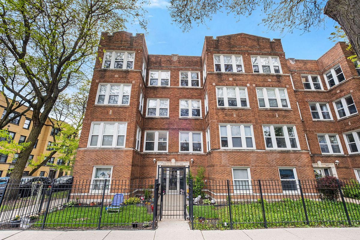 4902 Springfield Avenue, Chicago, IL 60625
