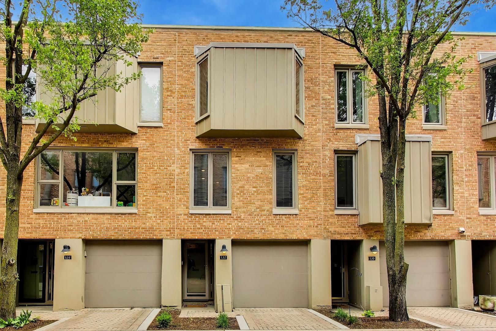 132 Frank Lloyd Wright Lane — Oak Park, IL 60302