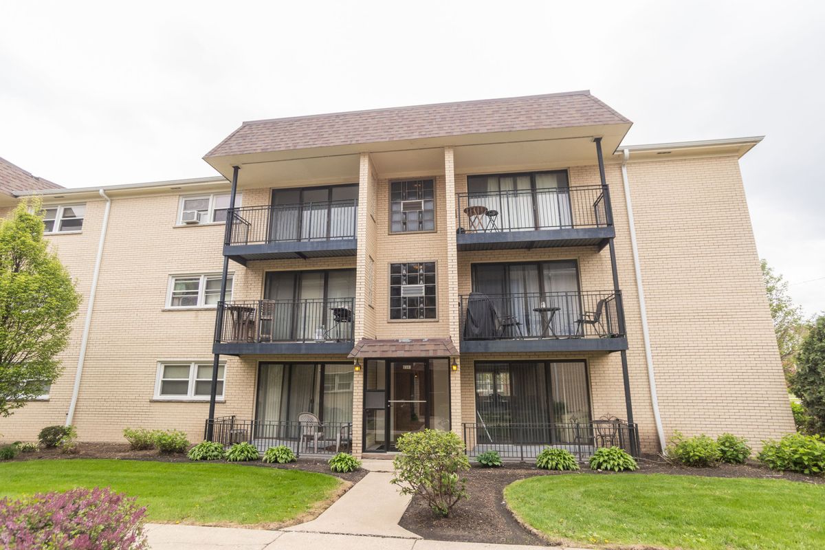 6561 Harlem Avenue, Chicago, IL 60631
