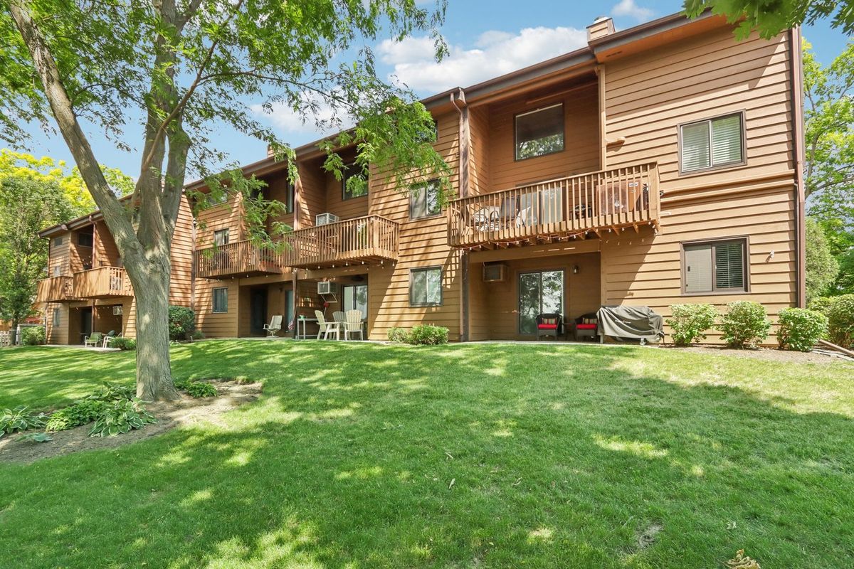 6930 238th Avenue, Paddock Lake, WI 53168