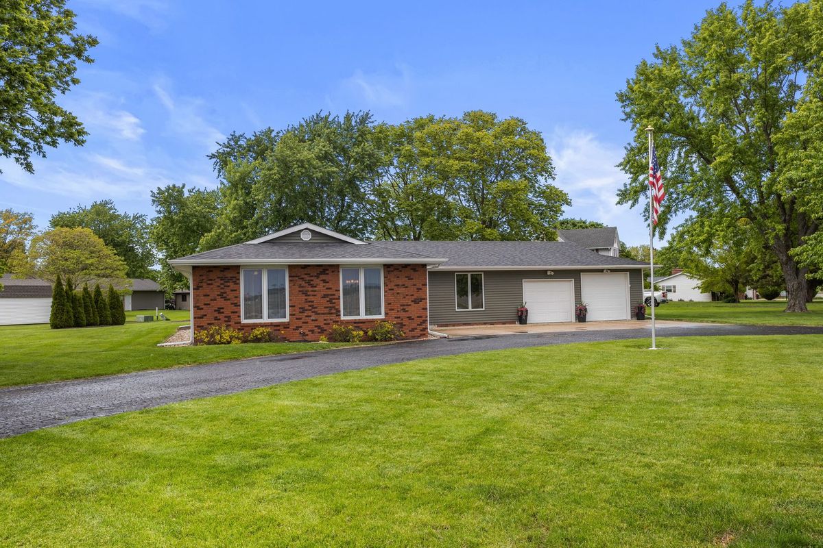 405 First Street, Fisher, IL 61843