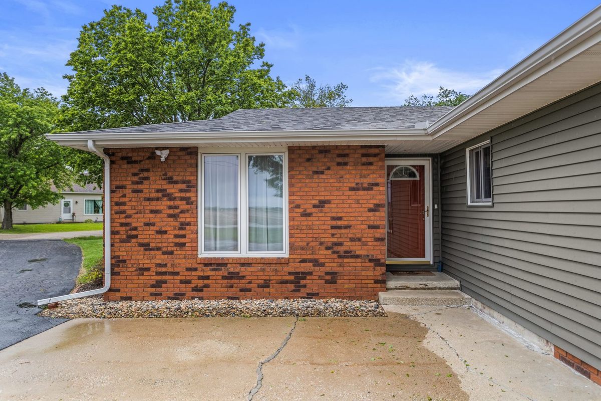 405 N First Street, Fisher, IL 61843