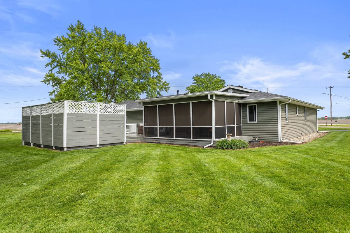 405 N First Street, Fisher, IL 61843