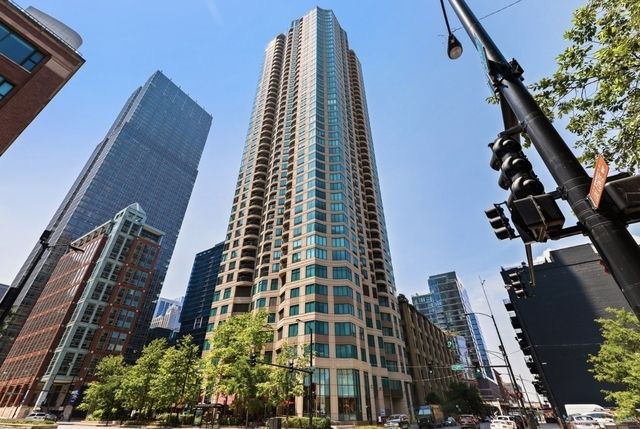400 La Salle Drive, Chicago, IL 60654