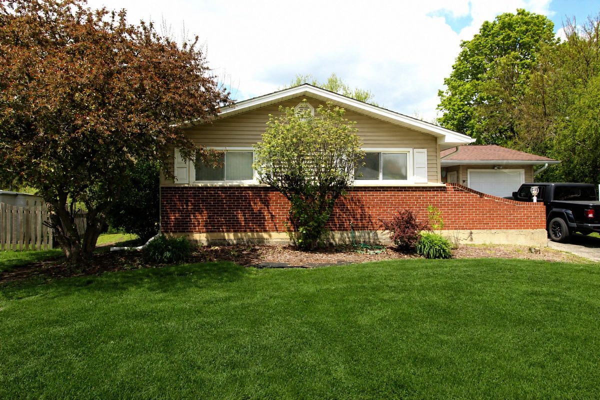 106 Cedar Court, Schaumburg, IL 60193