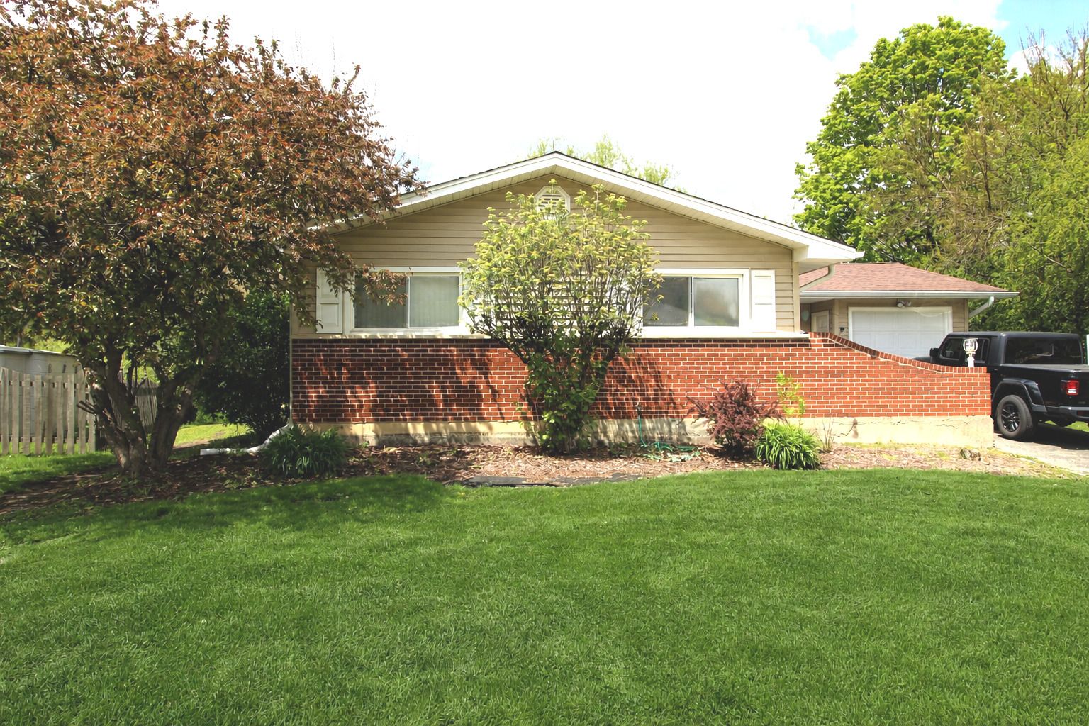 106 Cedar Court — Schaumburg, IL 60193