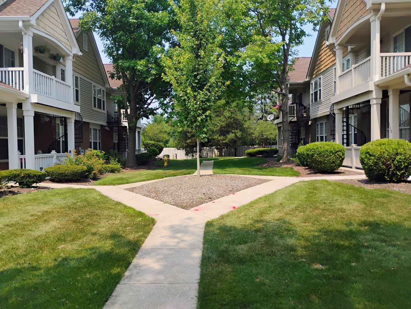 1128 GEORGETOWN Way #1128 — Vernon Hills, IL 60061