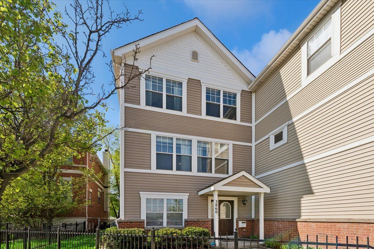 3860 MILWAUKEE Avenue, Chicago, IL 60641