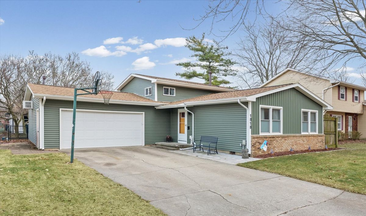 1818 Stratford Drive, Champaign, IL 61821