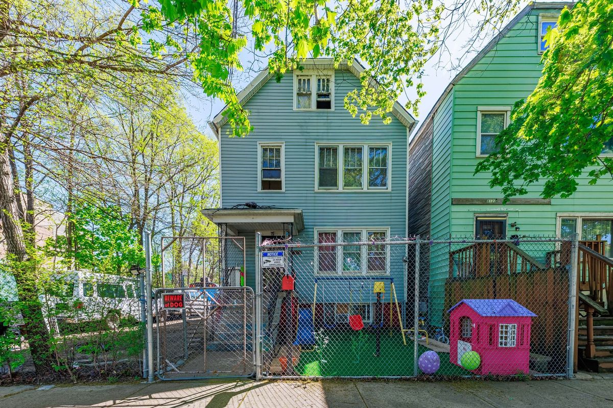 8119 Escanaba Avenue, Chicago, IL 60617