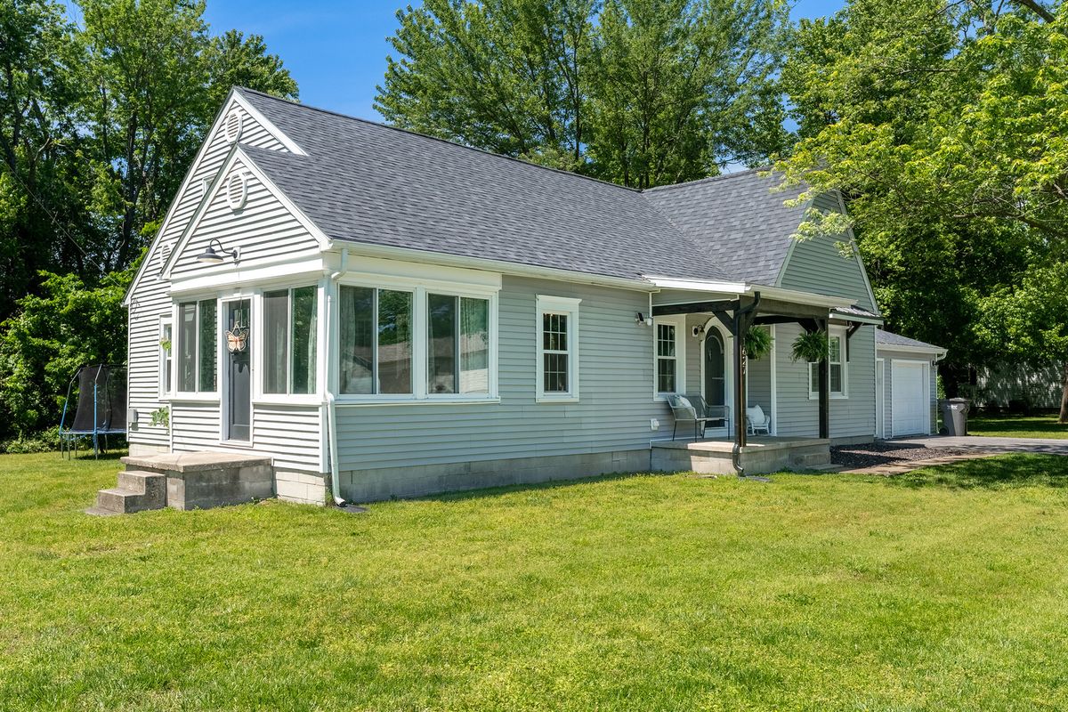 1627 S Division Street, Carterville, IL 62918