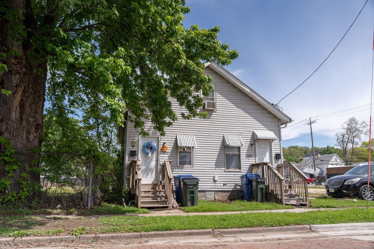 1208 5TH Street, Davenport, IA 52802