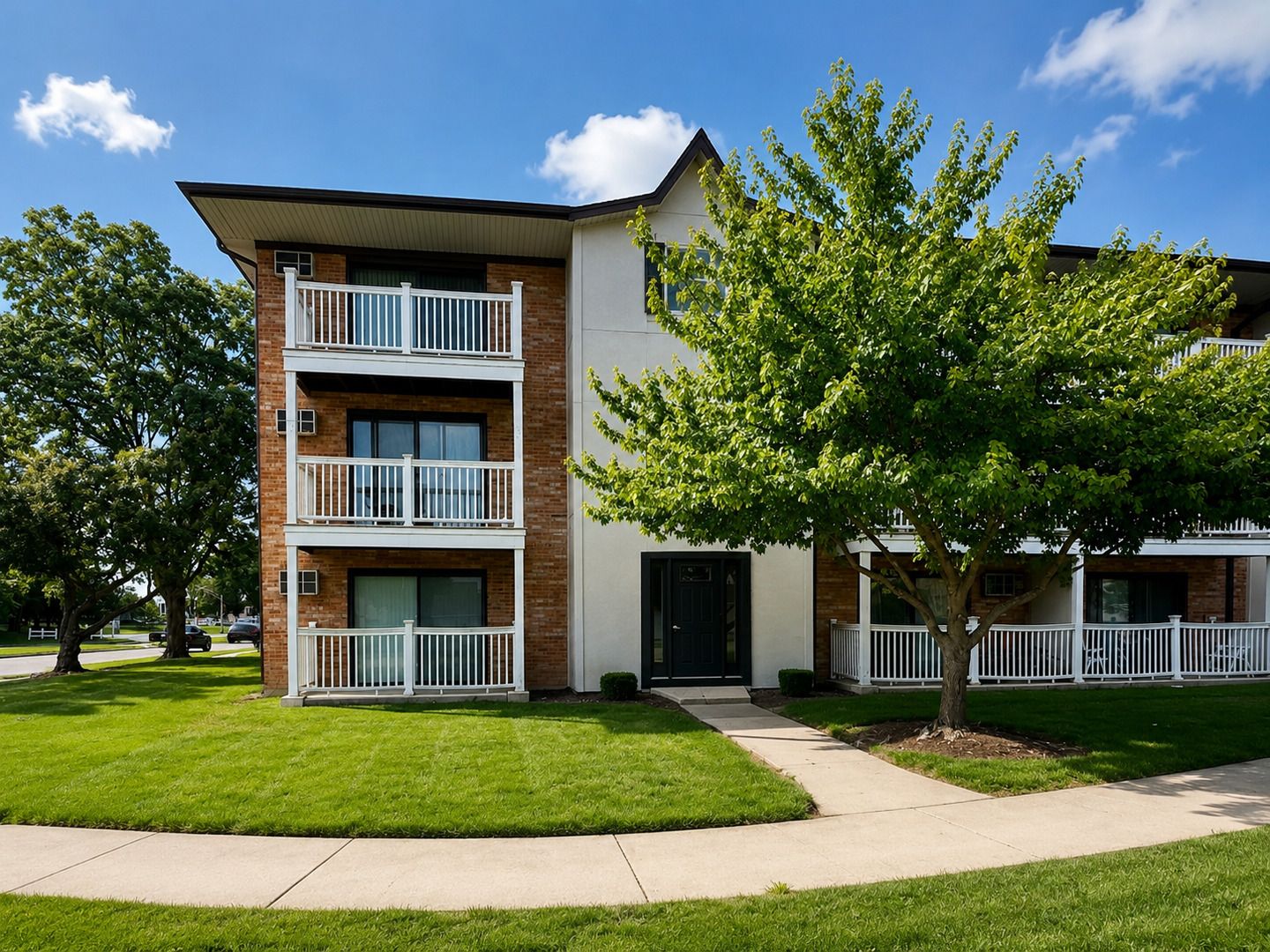 301 Gregory Street #9 — Aurora, IL 60504