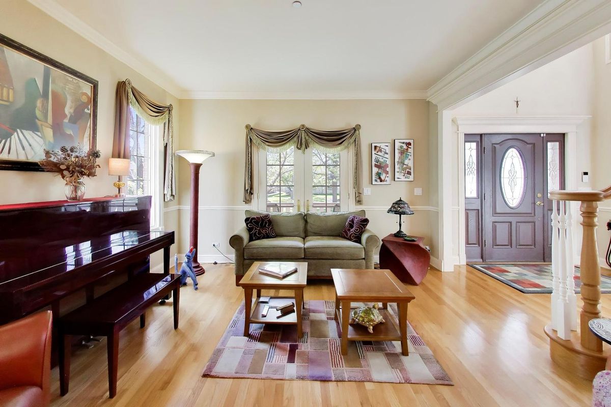 327 S Knight Avenue, Park Ridge, IL 60068