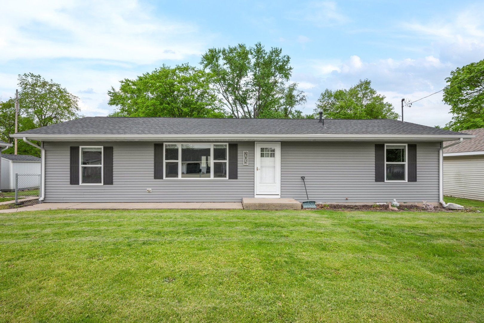205 E Northline Road — Tuscola, IL 61953