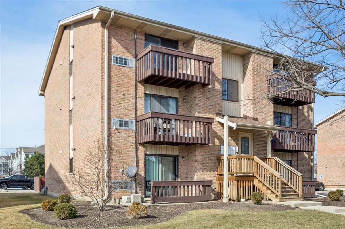 266 12th Street #3A — Wheeling, IL 60090