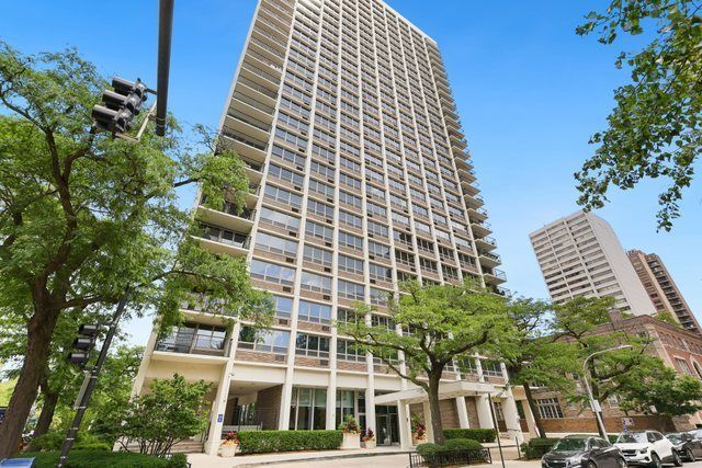 88 Schiller Street, Chicago, IL 60610