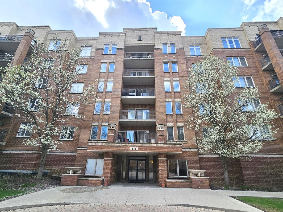 655 Perrie Drive, Elk Grove Village, IL 60007