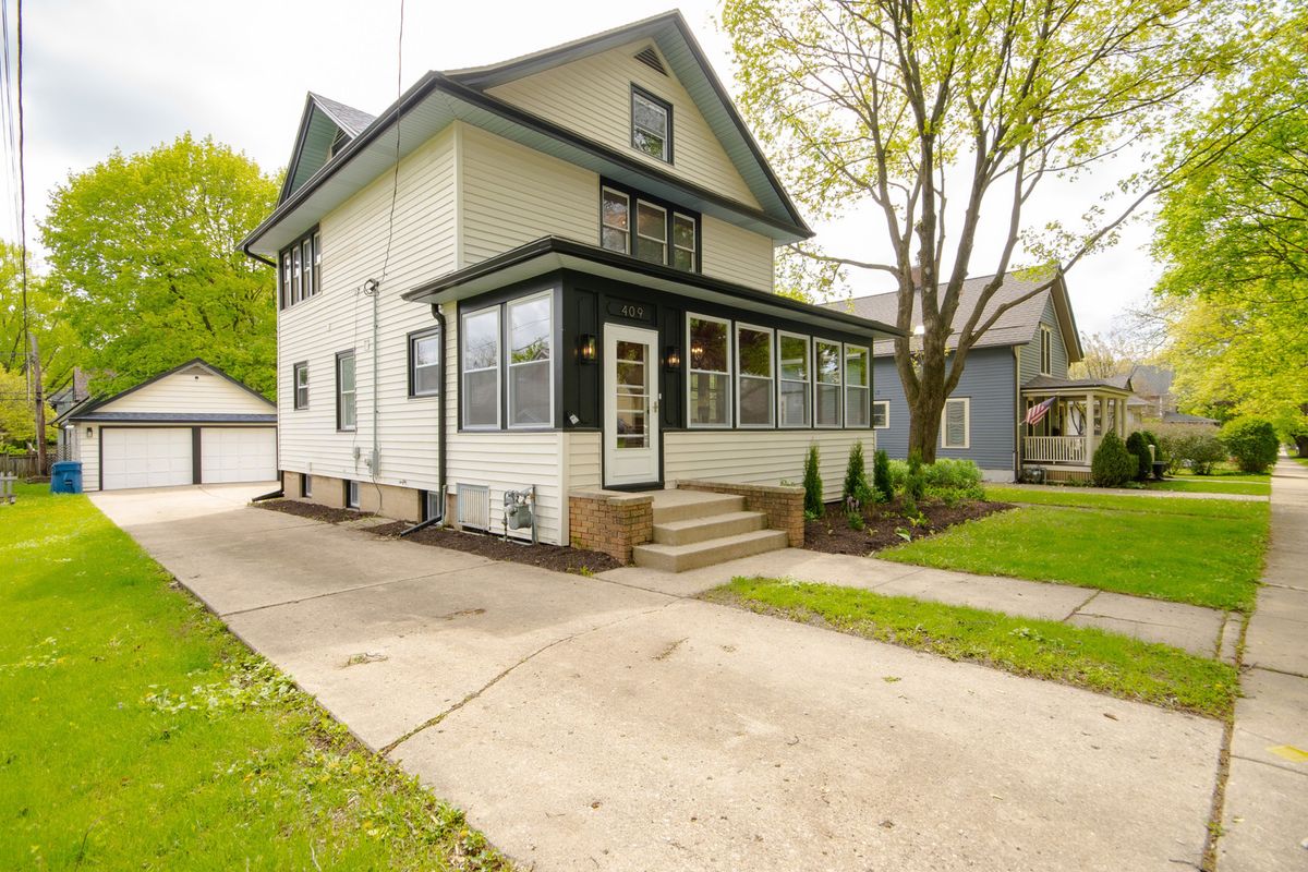 409 3rd Street, West Dundee, IL 60118