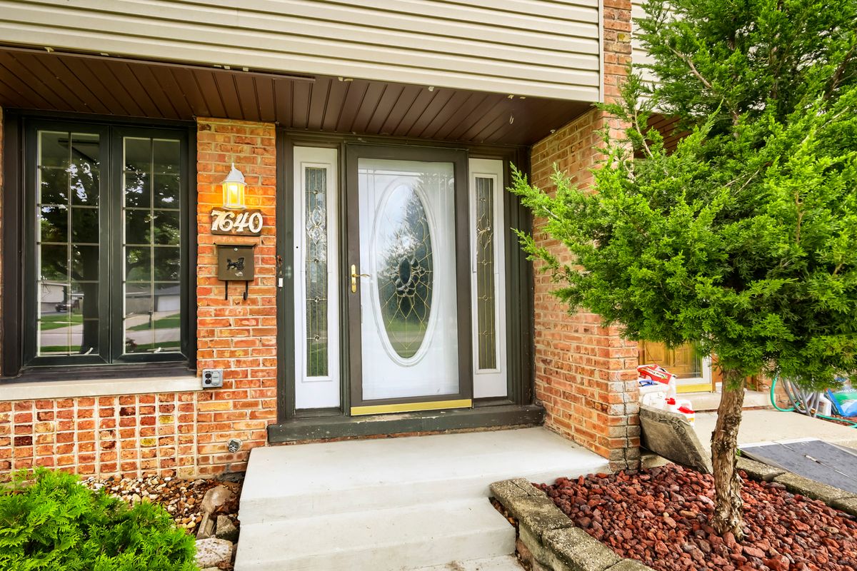 7640 Cork Avenue, Justice, IL 60458