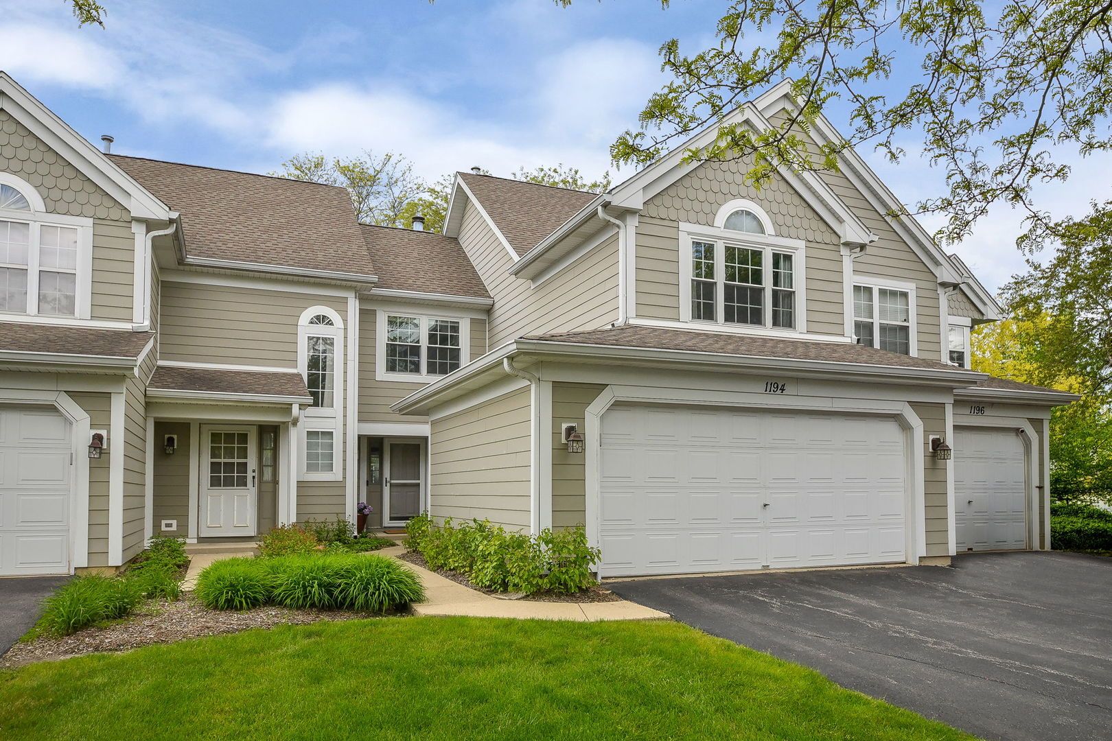 1194 Scott Court — Carol Stream, IL 60188