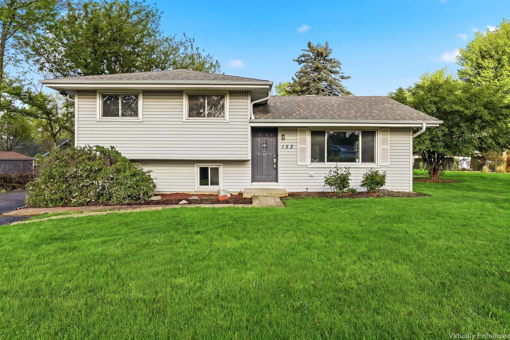 152 Skyline Drive — Carpentersville, IL 60110