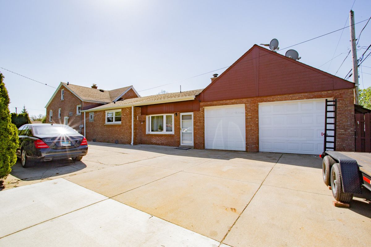 4340 Kolze Avenue, Schiller Park, IL 60176