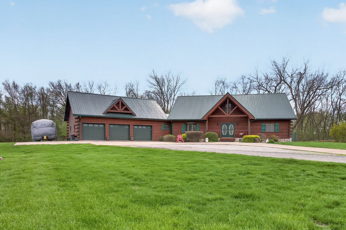 20805 Mackinaw Bluffs Road, Lexington, IL 61753