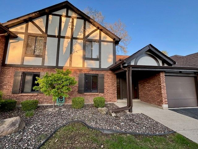 11151 Cottonwood Drive, Palos Hills, IL 60465