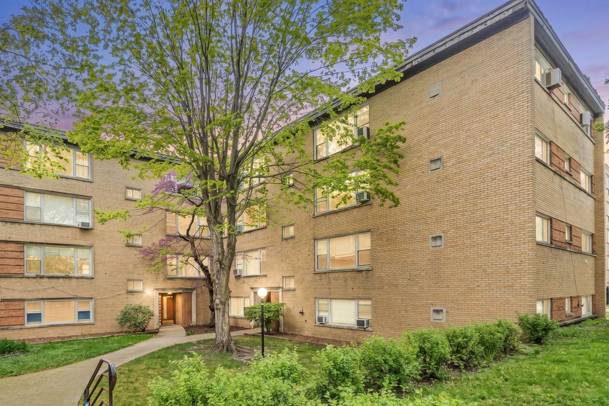 6146 Damen Avenue, Chicago, IL 60659