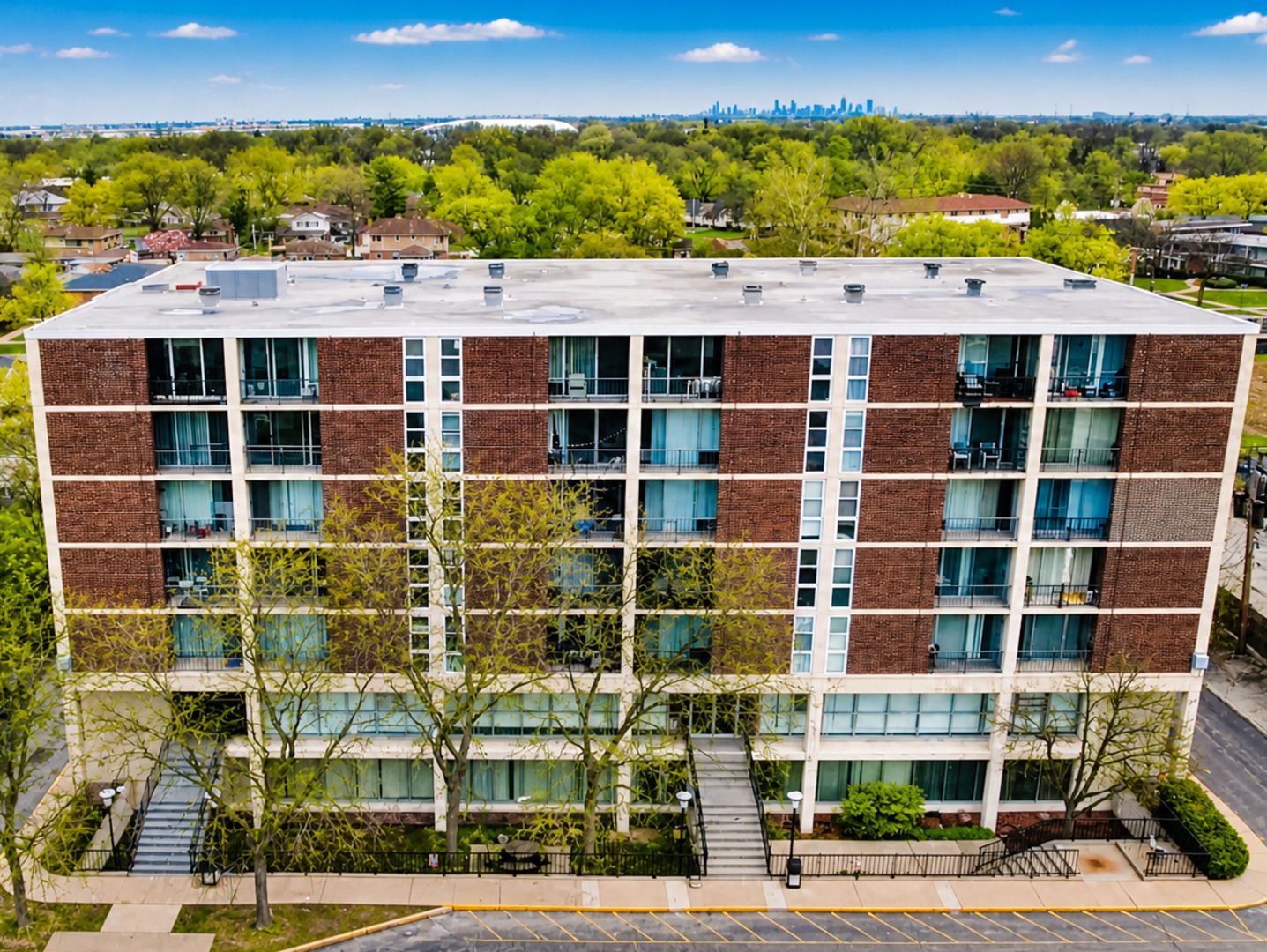 1043 S York Road #406 — Bensenville, IL 60106