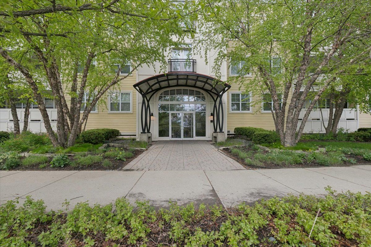 977 Harris Road #34 — Grayslake, IL 60030