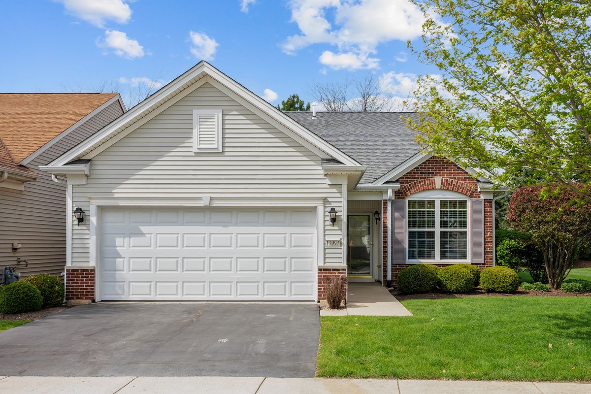 13992 Palisades Avenue, Huntley, IL 60142