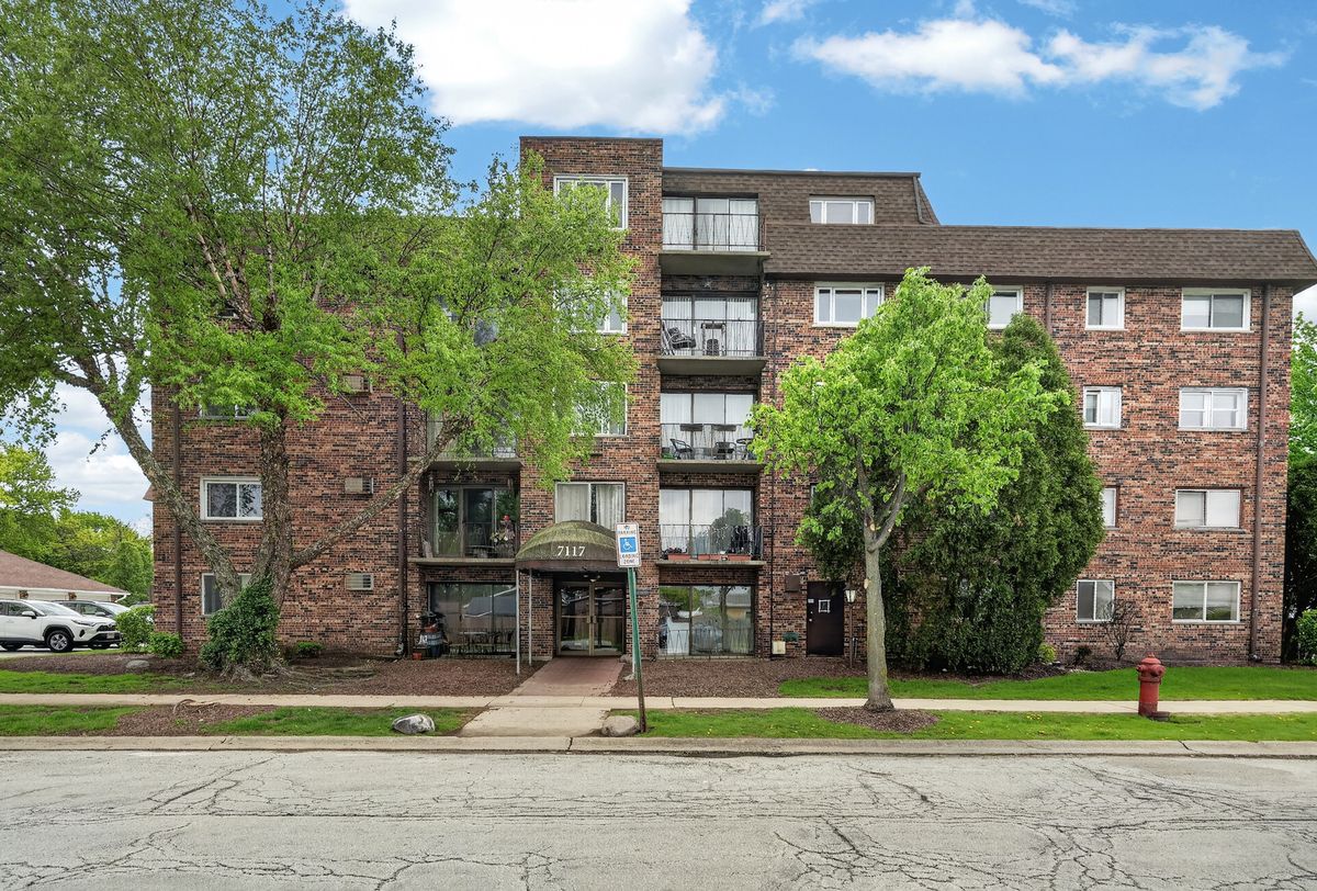 7117 93rd Street, Oak Lawn, IL 60453