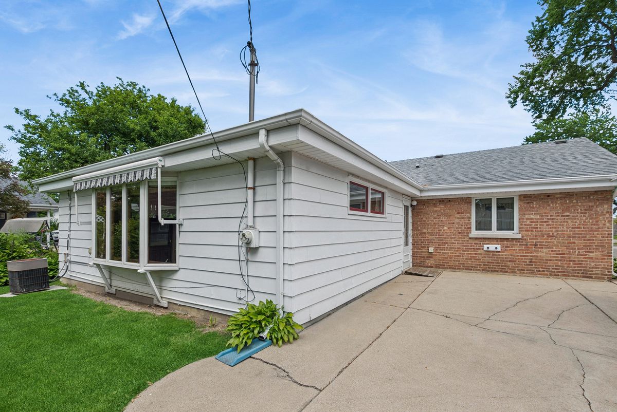 11624 S Ridgeland Avenue, Worth, IL 60482