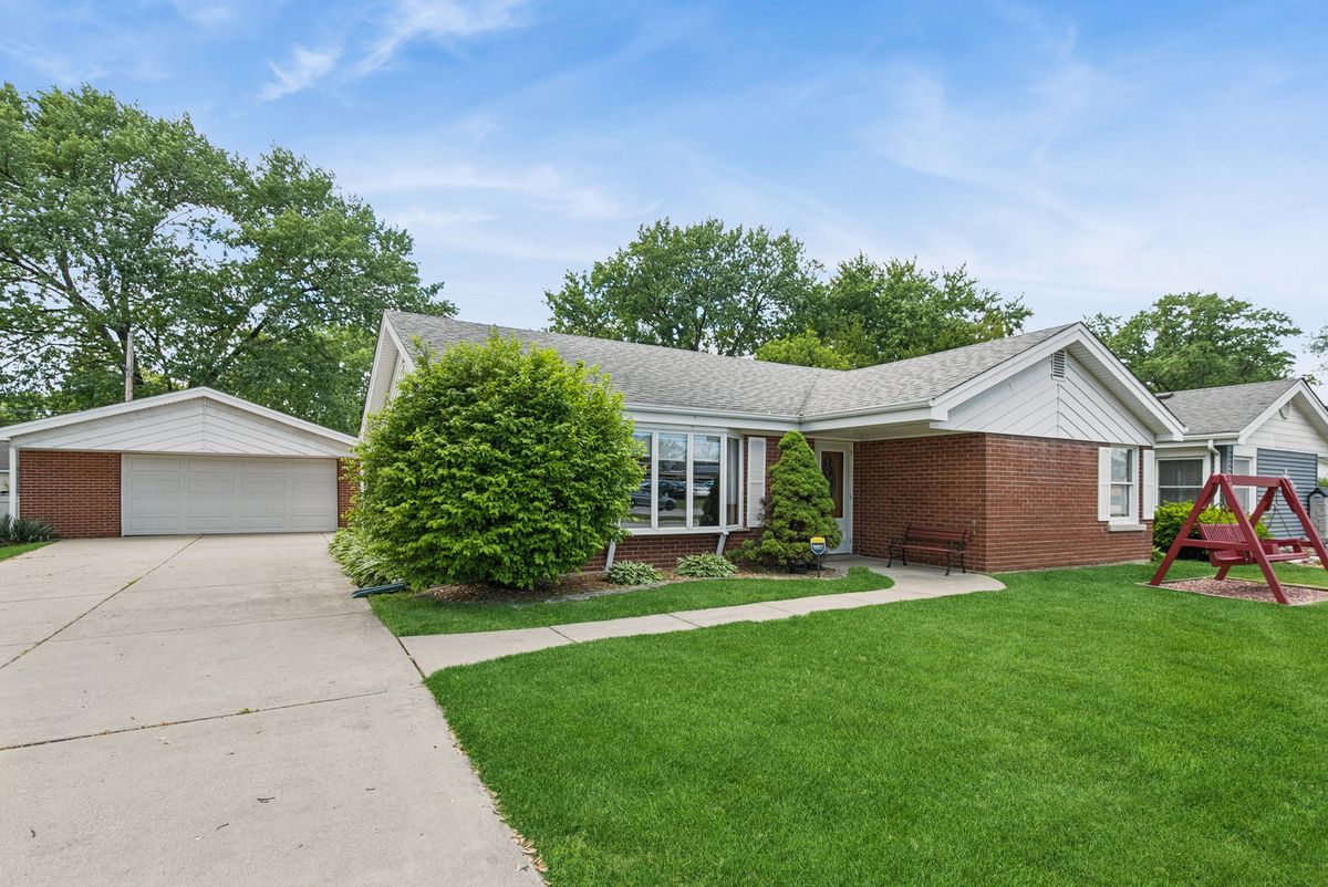 11624 Ridgeland Avenue, Worth, IL 60482