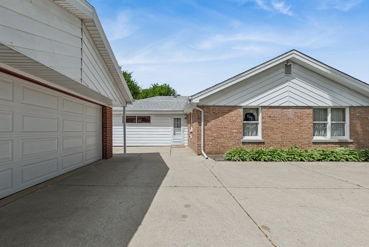 11624 S Ridgeland Avenue, Worth, IL 60482