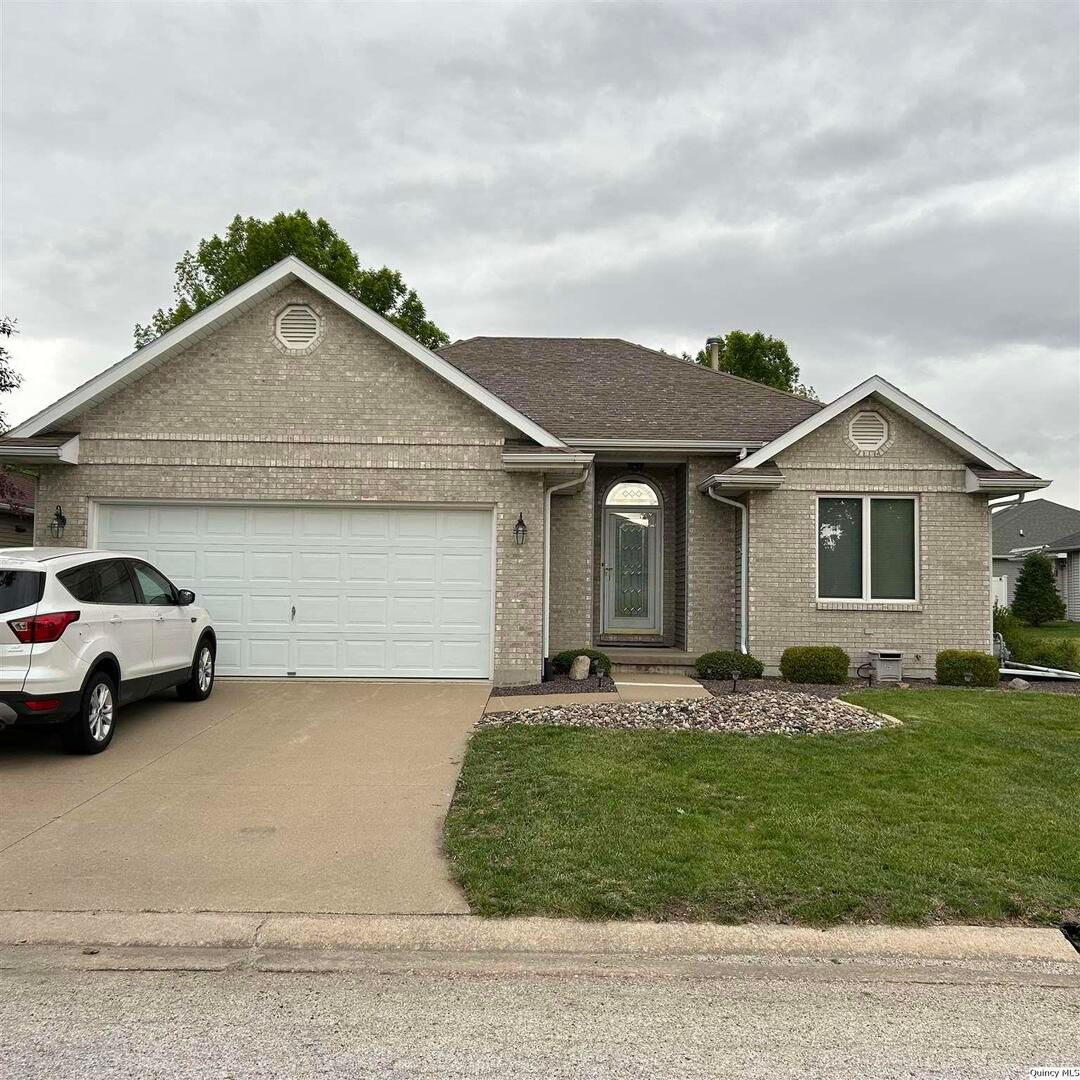 261 Lexington — Quincy, IL 62305