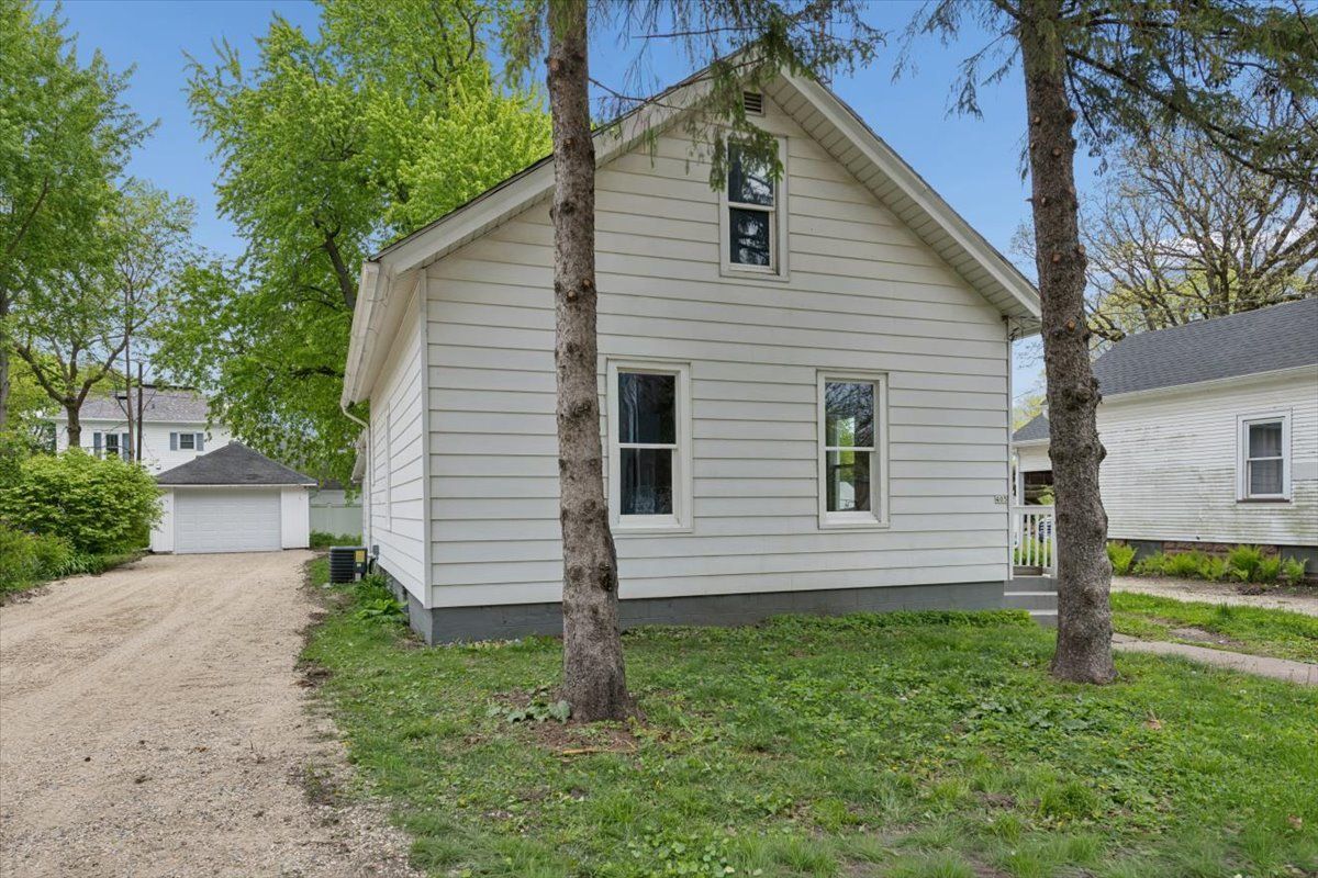 405 Grant Street, Earlville, IL 60518