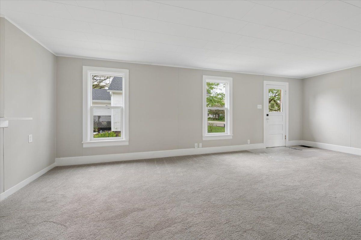 405 S Grant Street, Earlville, IL 60518